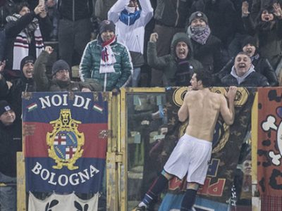 Destro show, gol e assist per affondare 2-0 il Genoa: secondo successo di fila per i rossoblù