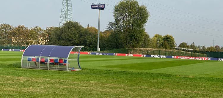 Esercitazioni tecnico-tattiche e calcio-tennis per il Bologna, domani allenamento alle 11