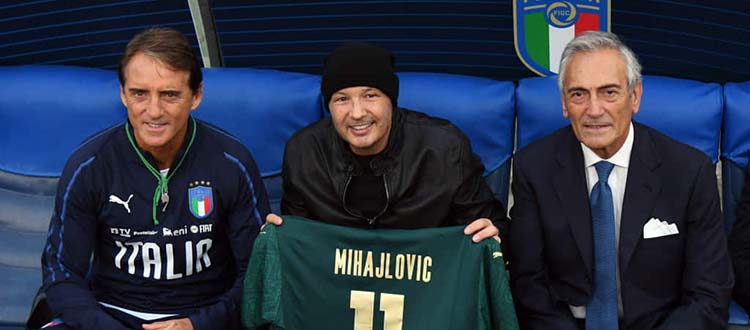 Mihajlovic fa visita a Mancini, il tecnico del Bologna all'Olimpico per la rifinitura della Nazionale