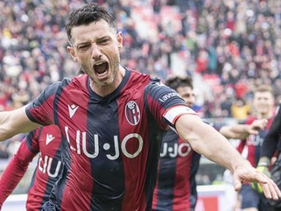 Da Dzemaili a Inglese, come all'andata è un gol al 95' a sancire il 2-2 nel derby tra Bologna e Parma