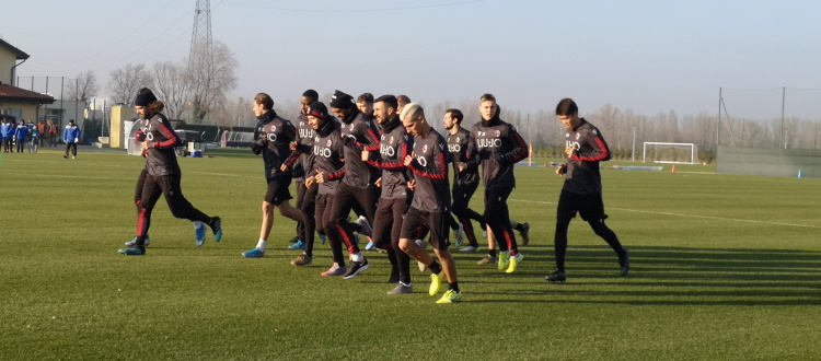 Tanti tifosi a Casteldebole per il ritorno in campo del Bologna. Sotto lo sguardo di Mihajlovic, primo allenamento per Dominguez