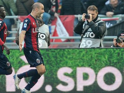 Gioco più spento, spirito sempre acceso: il Bologna decimato riprende l'Udinese nel recupero con Palacio, 1-1