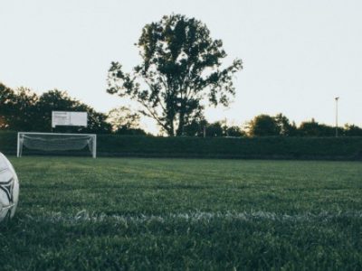 Il calcio è vita, non soltanto soldi. Basta invidia e ipocrisia, ridateci il pallone