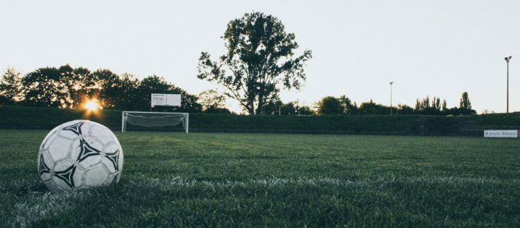 Il calcio è vita, non soltanto soldi. Basta invidia e ipocrisia, ridateci il pallone