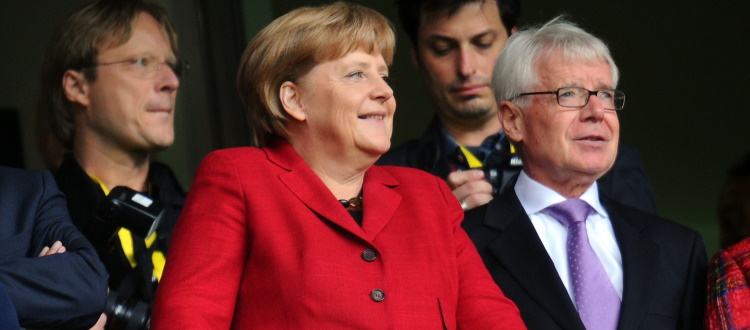 La Merkel dà l'ok alla Bundesliga: 