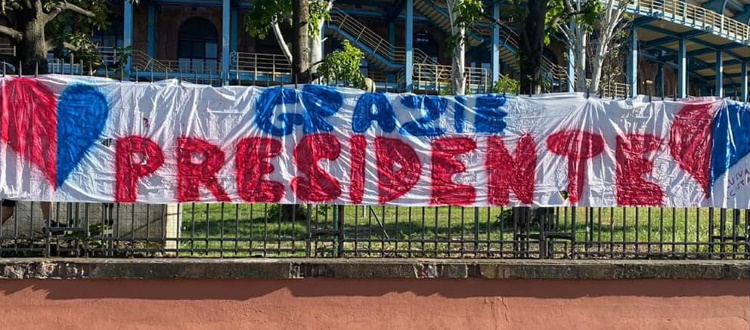 "Grazie presidente", la Curva Andrea Costa omaggia Gazzoni con uno striscione fuori dal Dall'Ara