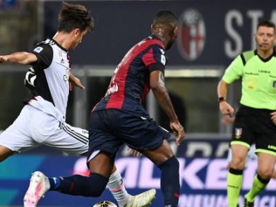 Un rigore (dubbio) di Ronaldo e una perla di Dybala, la Juventus passa 2-0 a Bologna senza troppi affanni