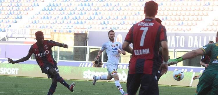 Il Bologna fa, disfa e alla fine vince col solito Barrow: Lecce piegato 3-2, migliorato il record di punti dell'era Saputo