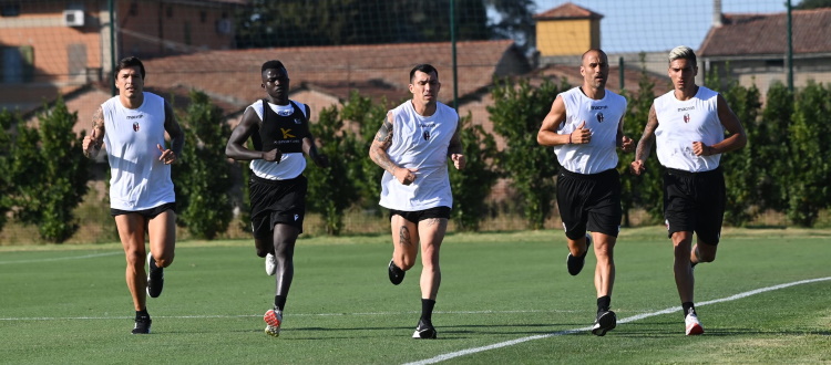 I convocati del Bologna per il ritiro di Pinzolo: Bani, Donsah e Tomiyasu si aggregheranno nei prossimi giorni, Calabresi ai box per infortunio