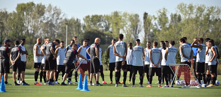 Lavoro atletico al mattino e tattico al pomeriggio per il Bologna, Hickey in gruppo