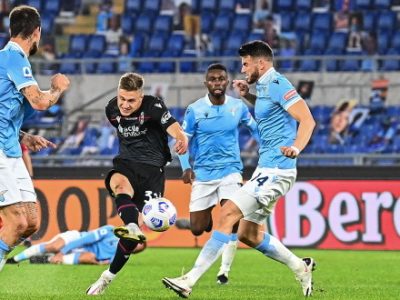 Ancora un bel Bologna, ancora zero punti: 2-1 Lazio con Luis Alberto e Immobile, pesano le ingenuità e le decisioni di Irrati e Mazzoleni