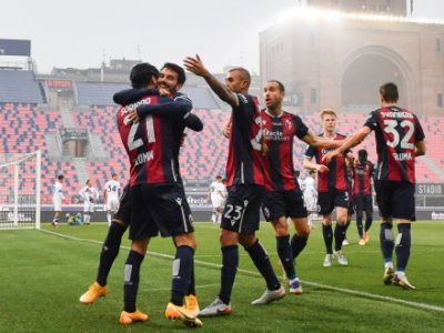 Il Bologna soffre, segna, vince e dopo 431 giorni non prende gol: Crotone piegato 1-0 col solito Soriano