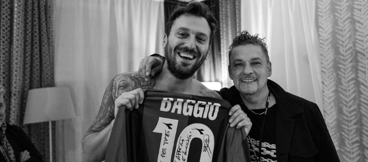 Baggio si racconta a Cremonini: "Indossare la maglia rossoblù è una grande responsabilità, le emozioni vissute a Bologna valgono più di un titolo"