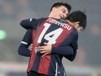 Ultime ore di mercato: ancora distanza tra Fiorentina e Bologna per Orsolini, calma apparente sul fronte Tomiyasu