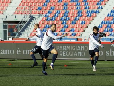 Seduta tecnico-tattica e partitella per i rossoblù a tre giorni da Bologna-Milan