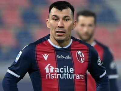 Seduta atletica fra campo e palestra per il Bologna, Medel in parte col gruppo