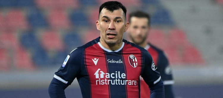 Seduta atletica fra campo e palestra per il Bologna, Medel in parte col gruppo