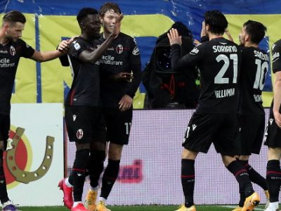 Attributi, qualità e bomber Barrow: il Bologna domina e sbanca Parma 3-0, a segno anche Orsolini