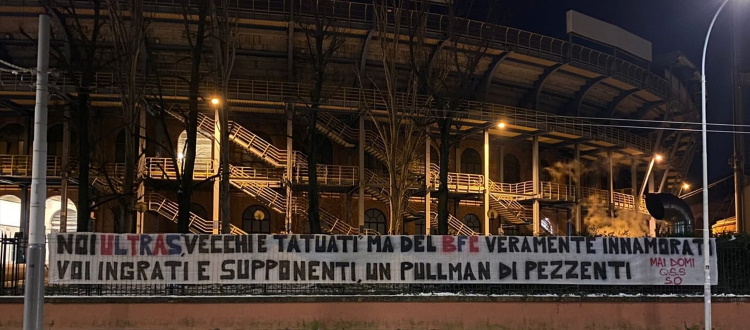 Striscione e comunicato di tre gruppi ultras, Mihajlovic nel mirino: "Ingrati e supponenti, qualcuno su quel pullman ha sbagliato"