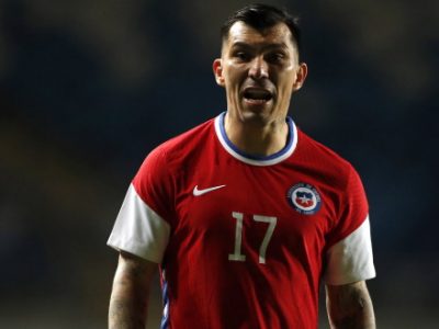 Novanta minuti da difensore per Medel nella vittoria 2-1 del suo Cile contro la Bolivia