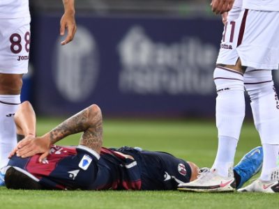 Dominguez, è lesione al collaterale: stop di 30-40 giorni. Fuori 2-3 settimane anche Dijks, Tomiyasu torna con la Fiorentina