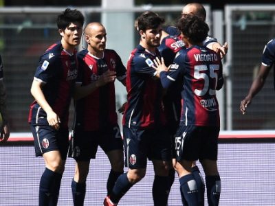 Tris di Palacio su triplo assist di Vignato: la Fiorentina prova a scappare ma il Bologna la riprende sempre, 3-3 al Dall'Ara