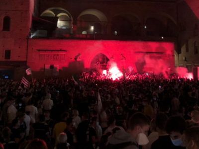Virtus Bologna campione d'Italia: le foto e i video della festa bianconera in piazza Maggiore