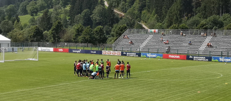 Prosegue il lavoro del Bologna a Pinzolo: tattica al mattino, palestra al pomeriggio. Domani riposo e pranzo in quota, giovedì la ripresa