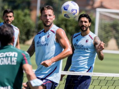 Proseguono gli allenamenti dei rossoblù a Casteldebole, oggi lavoro atletico e calcio-tennis