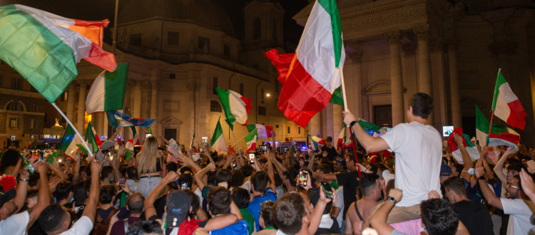 Quando vince la Nazionale: eccessi e contraddizioni colorati d'azzurro