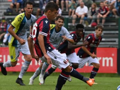 Bologna, la preparazione si fa sentire: poca brillantezza contro la Feralpisalò, vittoria 1-0 con rigore di Raimondo