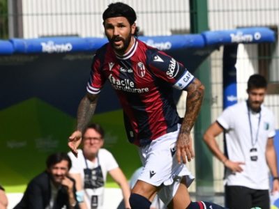 Caldo e lavoro intenso per il Bologna a Pinzolo, Mihajlovic accoglie Kingsley e si diverte col padel. Domani parla Soriano