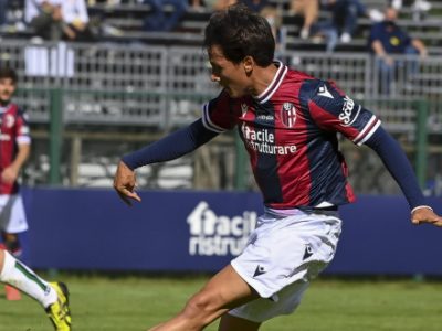 Lavoro in palestra per i rossoblù, domani la Feralpisalò in diretta su Facebook. Borussia Dortmund-Bologna sarà trasmessa da Sky