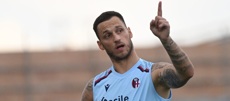 Anche a Casteldebole un minuto di silenzio ricordando il 2 agosto 1980. Per Arnautovic numero 9 e prima sgambata, domani la presentazione