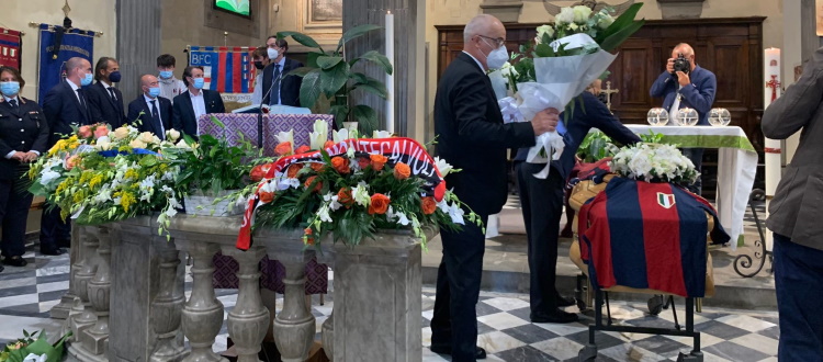 Grande partecipazione per l'ultimo saluto a Romano Fogli, presente anche una delegazione del Bologna