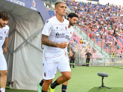 Seduta tattica verso Bologna-Verona, in serata il rientro di Dominguez e Medel. Per il match di lunedì superata quota 10.000 biglietti