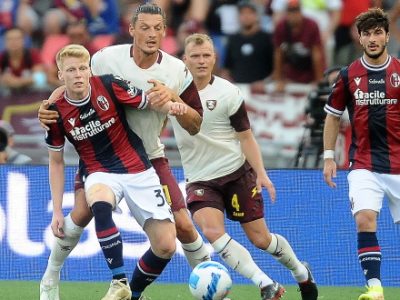 Tra i convocati per Bologna-Milan si rivede Schouten dopo oltre un mese, presente anche Dominguez