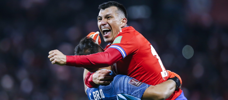 Medel sempre titolare e leader del suo Cile: 3-0 al Venezuela. Non schierato Dominguez in Argentina-Perù 1-0