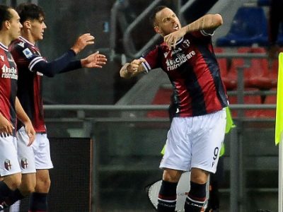 Partita bruttina, risultato splendido: il Bologna rompe 2-0 il muro del Cagliari con De Silvestri e Arnautovic