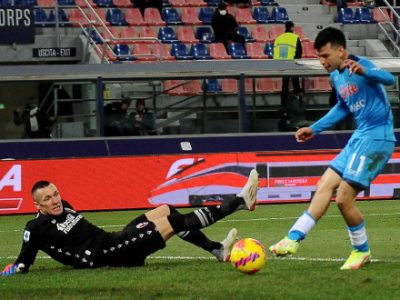 Tante attenuanti ma pochissimo Bologna: Napoli sul velluto al Dall'Ara, 2-0 nel segno di Lozano
