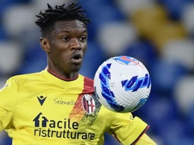 Seduta tattica con prove di calci da fermo verso Lazio-Bologna, rientrato anche Mbaye