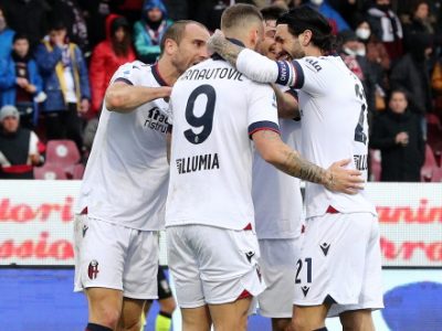 Arnautovic e Medel sugli scudi nell'1-1 dell'Arechi, bene anche Skorupski. Soriano opaco, Barrow impalpabile, Sansone sfiora l'eurogol