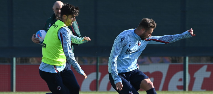 Allenamento pomeridiano a Casteldebole: attivazione atletica e partitelle insieme ai ragazzi della Primavera