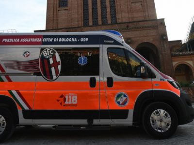 Inaugurata la nuova ambulanza della Pubblica Assistenza logata Bologna FC 1909