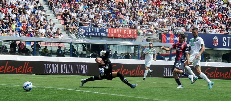 Sinisa ora c'è ma il Bologna non sembra più giocare per lui: prestazione deprimente per salutare il Dall'Ara, Sassuolo corsaro 1-3