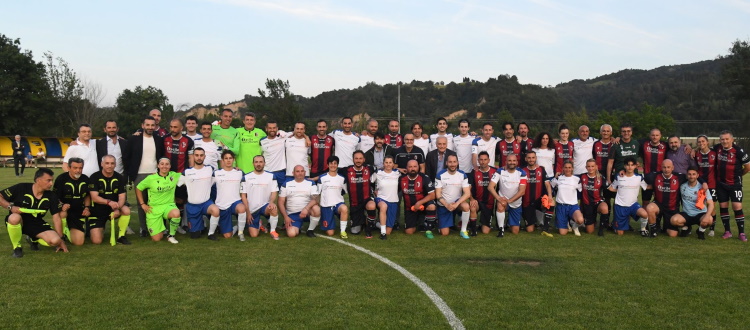 Ritorno in campo con vittoria per il Bologna Legends: 4-1 a FenImprese Sport, il ricavato della serata devoluto ad ANT