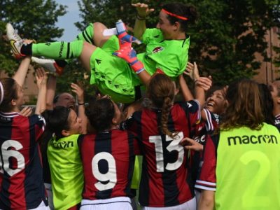 Il Bologna Femminile batte 4-0 il Padova e mantiene la Serie C. Grande festa per capitan Bassi, all’ultima partita in maglia rossoblù