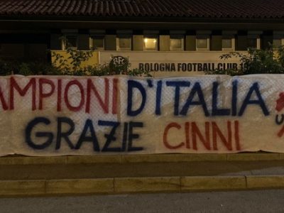 Striscione dei Forever Ultras a Casteldebole per omaggiare il Bologna Under 17: 