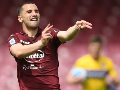 Offerta del Brentford per Hickey: troppo bassa. Acquisto di Bonazzoli e permanenza di Vignato, molto passerà dal modulo