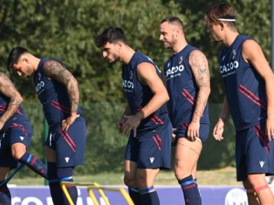 Il Bologna viaggia verso l'esordio ufficiale con Mihajlovic a dirigere l'allenamento, recuperati Kasius e Schouten